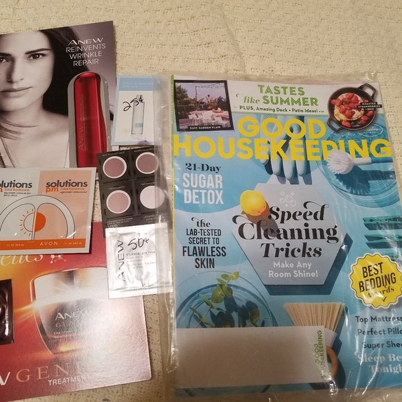 Avon purfume and products and a magiziane bundle - Picture 10 of 11